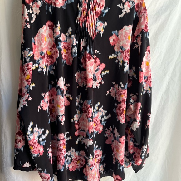 Torrid 5X ladies floral polyester blouse - Picture 2 of 5